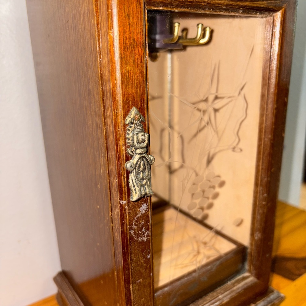 Wooden Glass necklace organizer - Picture 3 of 4